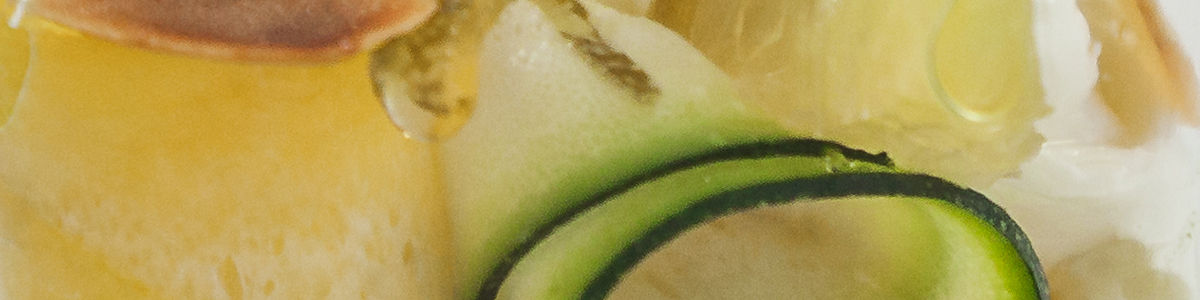 Zucchini-Zitrussalat mit Mozzarella