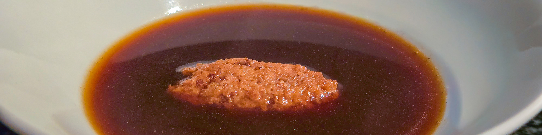 Steinpilzessenz mit Haselnussnocke