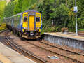 Zug nach Glasgow bei der Glenfinnan Station